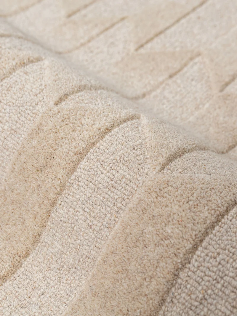 Kurzflor-Wollteppich Wabenmuster · handgetuftet · 5 mm Flor, 3.250 g/m²