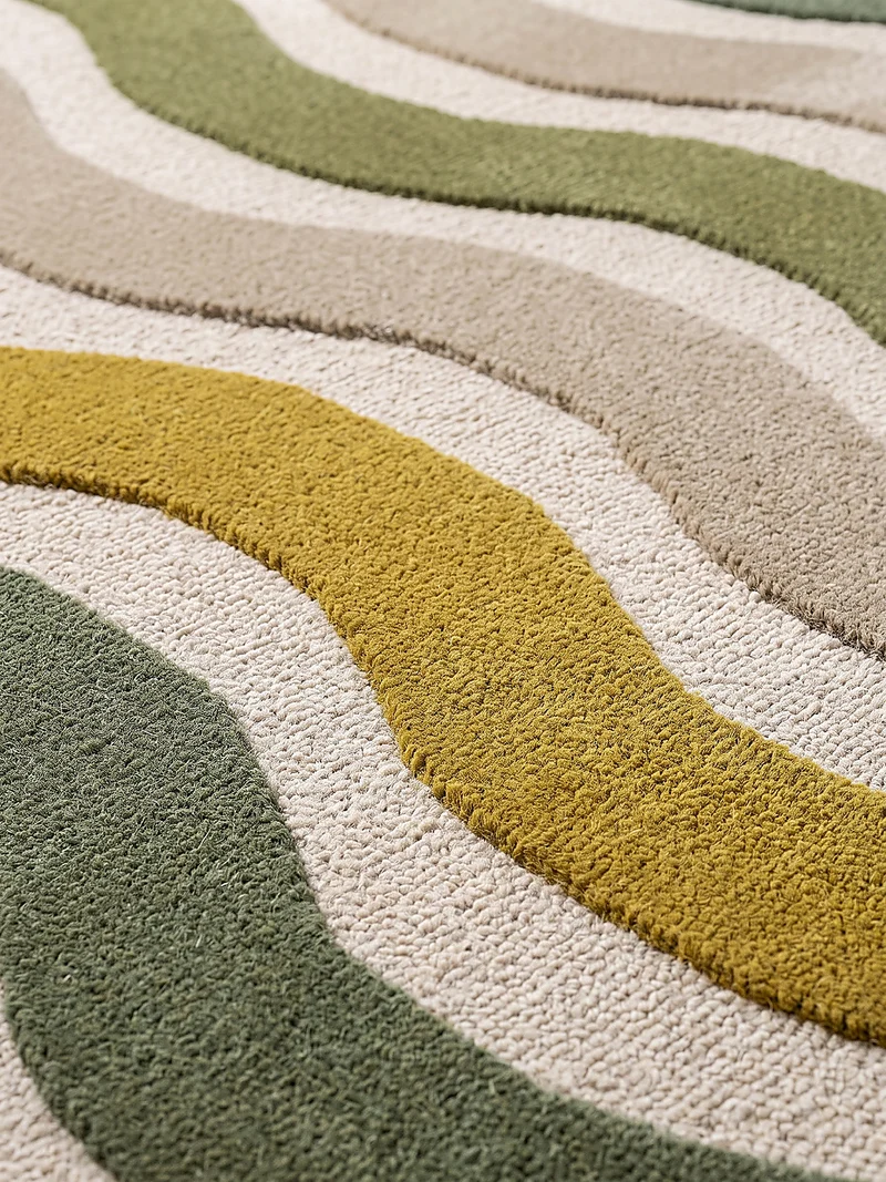 Wollteppich Wellenstreifen · handgetuftet, 5 mm Flor · geschwungene Kante