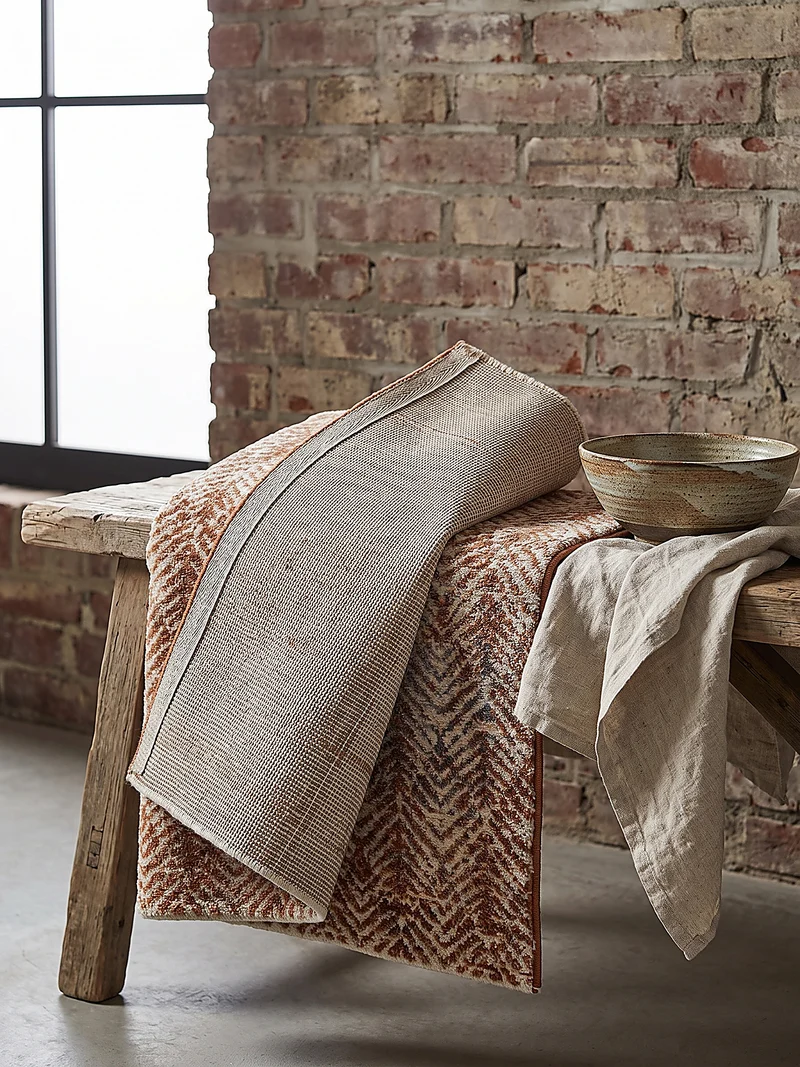 Kurzflor-Teppich Chevron · 100 % Polyester, gewebt · 7 mm Flor