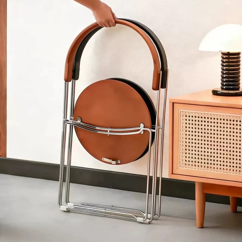 Kreativer Klappstuhl aus Holz
