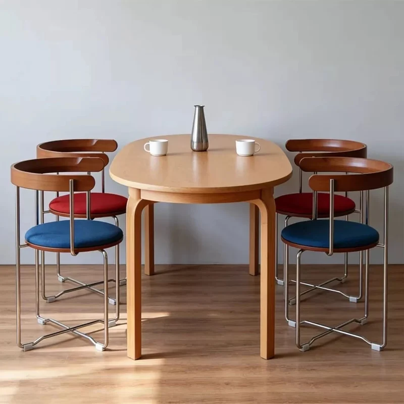 Kreativer Klappstuhl aus Holz