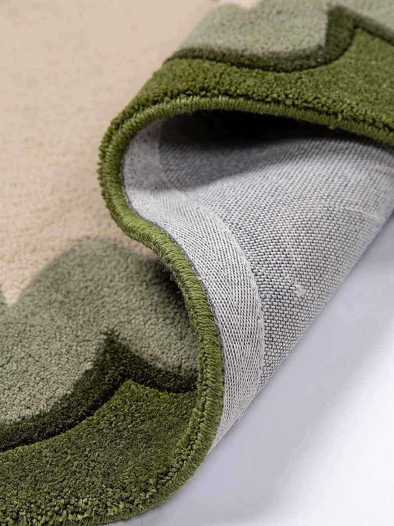 Wollteppich mit Wellenrand · handgetuftet, 5 mm Flor · 3.250 g/m²