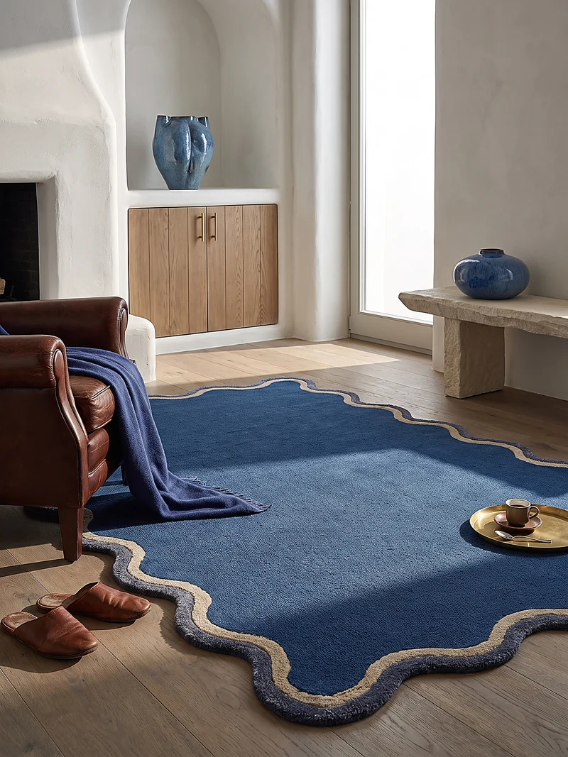 Wollteppich mit Wellenbordüre · handgetuftet · 8 mm Flor, 2.900 g/m²