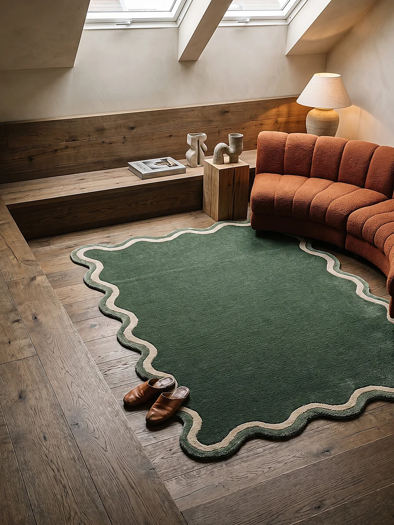Wollteppich mit Wellenbordüre · handgetuftet · 8 mm Flor, 2.900 g/m²