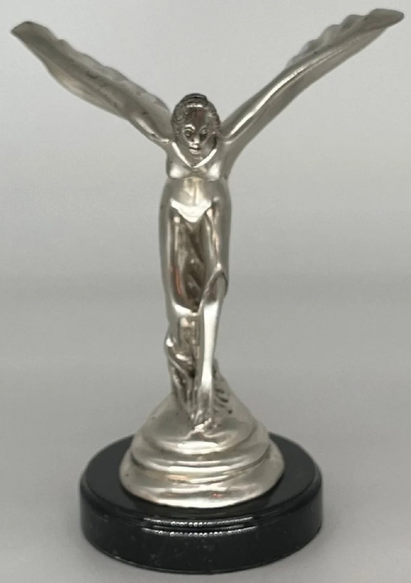 Casa Padrino Luxus Bronze Skulptur Spirit of Ecstasy Frau mit Flügeln Silber / Schwarz 15 x 15 x H. 21 cm - Edle Bronzefigur mit Marmorsockel - Schreibtisch Deko - Luxus Deko - Deko Accessoires