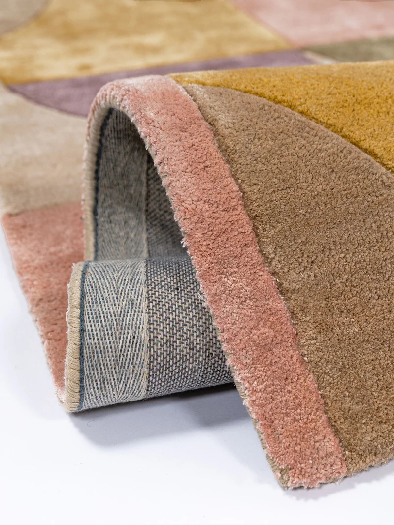 Kurzflor-Teppich Bogen-Raster · 100 % Viskose, handgetuftet · 4.500 g/m²