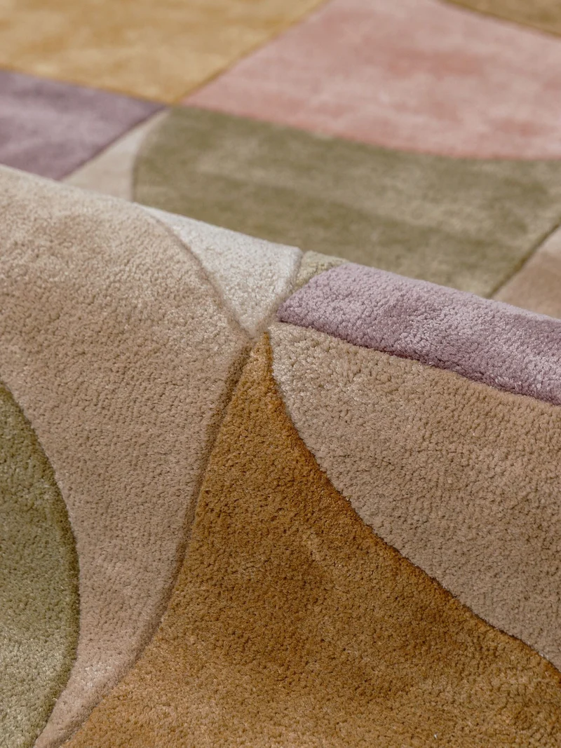 Kurzflor-Teppich Bogen-Raster · 100 % Viskose, handgetuftet · 4.500 g/m²