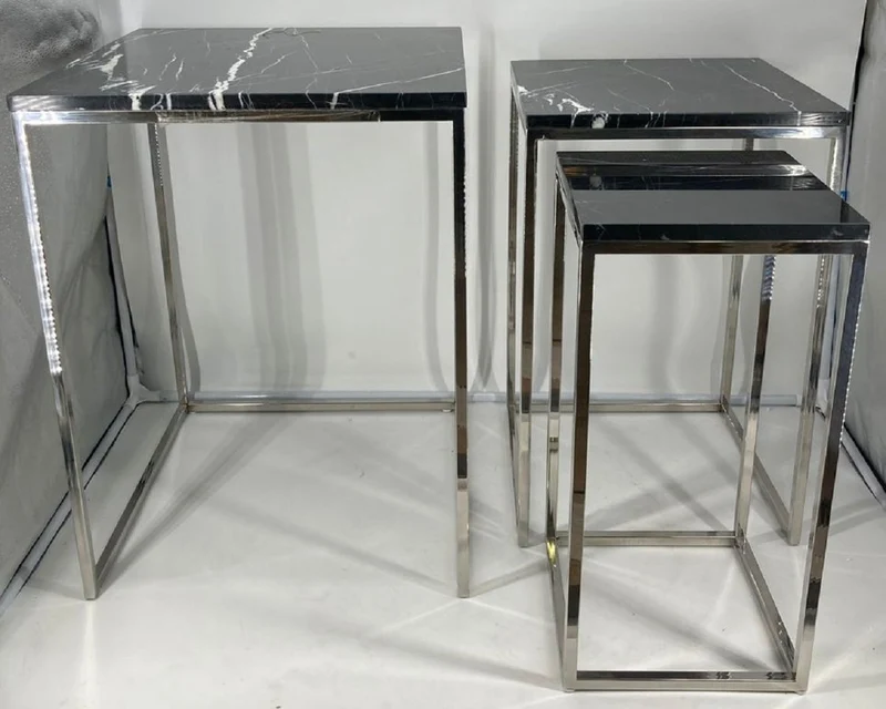 Casa Padrino Luxus Beistelltisch 3er Set Silber / Schwarz - Edelstahl Tische mit Marmorplatte - Wohnzimmer Möbel - Luxus Kollektion
