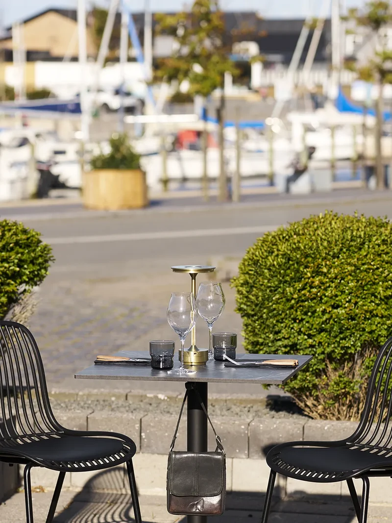 Bistrotisch Marmor-Optik, dunkelgrau, schwarze Beine, Aluminium