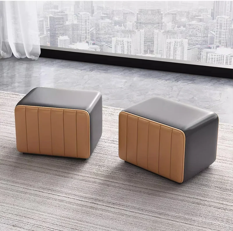 Moderner, hochklappbarer Couchtisch mit 4 Hockern