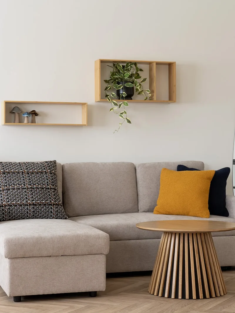 Belfast Schlafsofa mit Récamiere, dunkles Sand, Beine natur