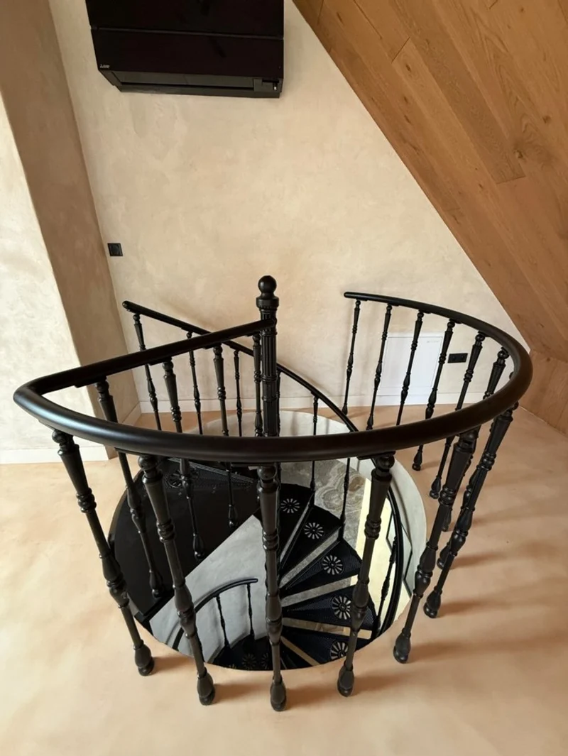 Casa Padrino Gusseisen Wendeltreppe Schwarz Ø 155 x H. 300 cm - Rustikale Spiraltreppe mit 15 Stufen - Massive Gusseisen Treppe