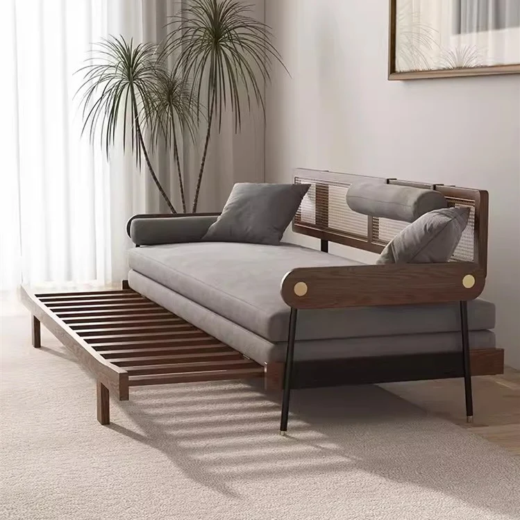 Japandi-Sofabett aus massivem Holz mit Rattan-Rückenstütze