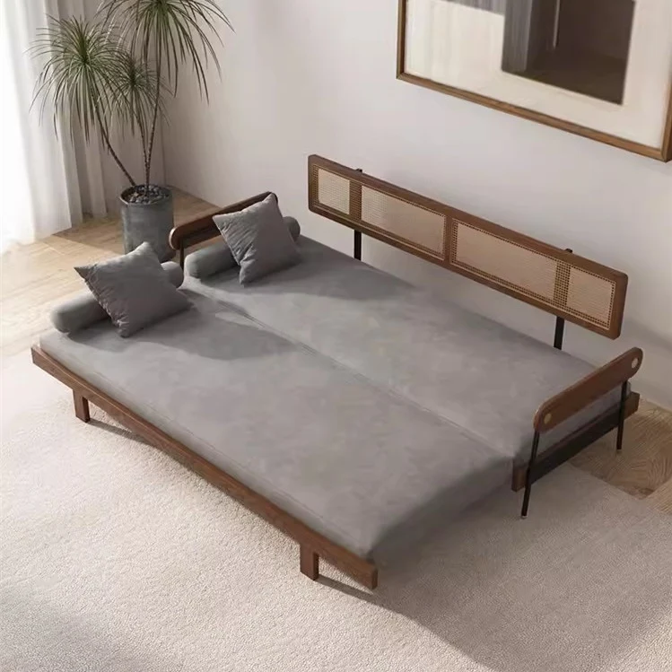 Japandi-Sofabett aus massivem Holz mit Rattan-Rückenstütze