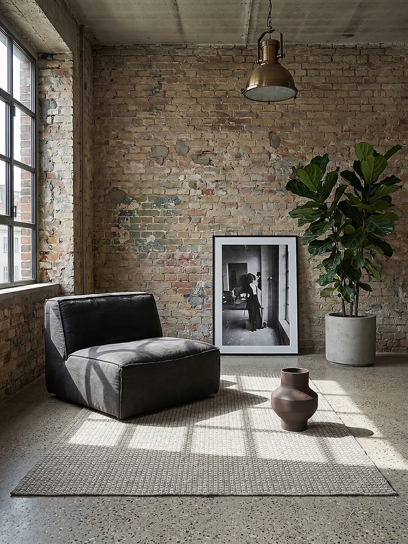 Waschbarer Kurzflor-Teppich meliert · 100 % recyceltes Polyester · Maschinell gewebt · Uni Hellgrau gepunktet