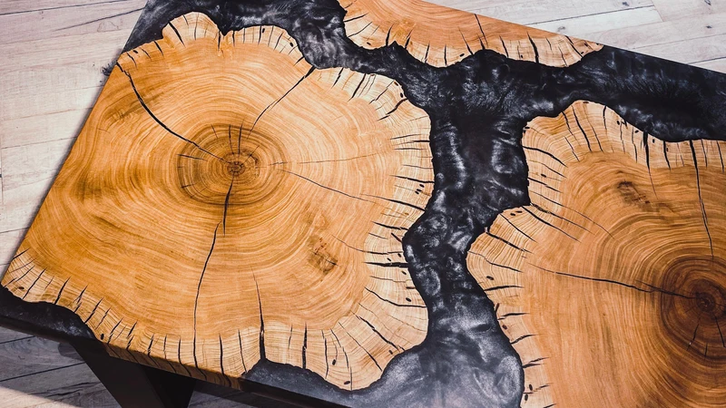 Lore - Epoxidharz Couchtisch aus Kirschbaum Hirnholz mit silbernem Harz