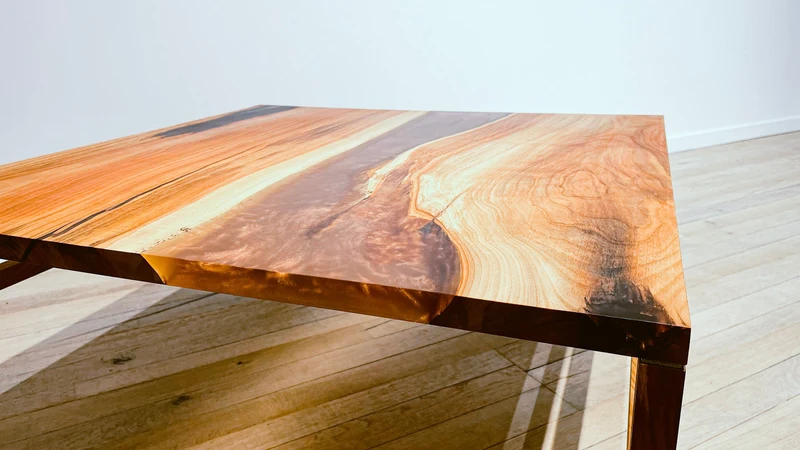 Klara - Epoxidharz Couchtisch aus Kirsche mit Kupfer Harz