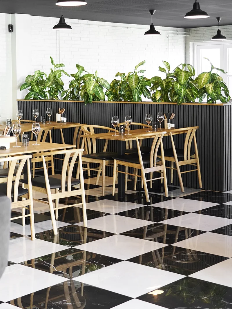 Lignano Café-Tisch Eiche, schwarzes Metallgestell