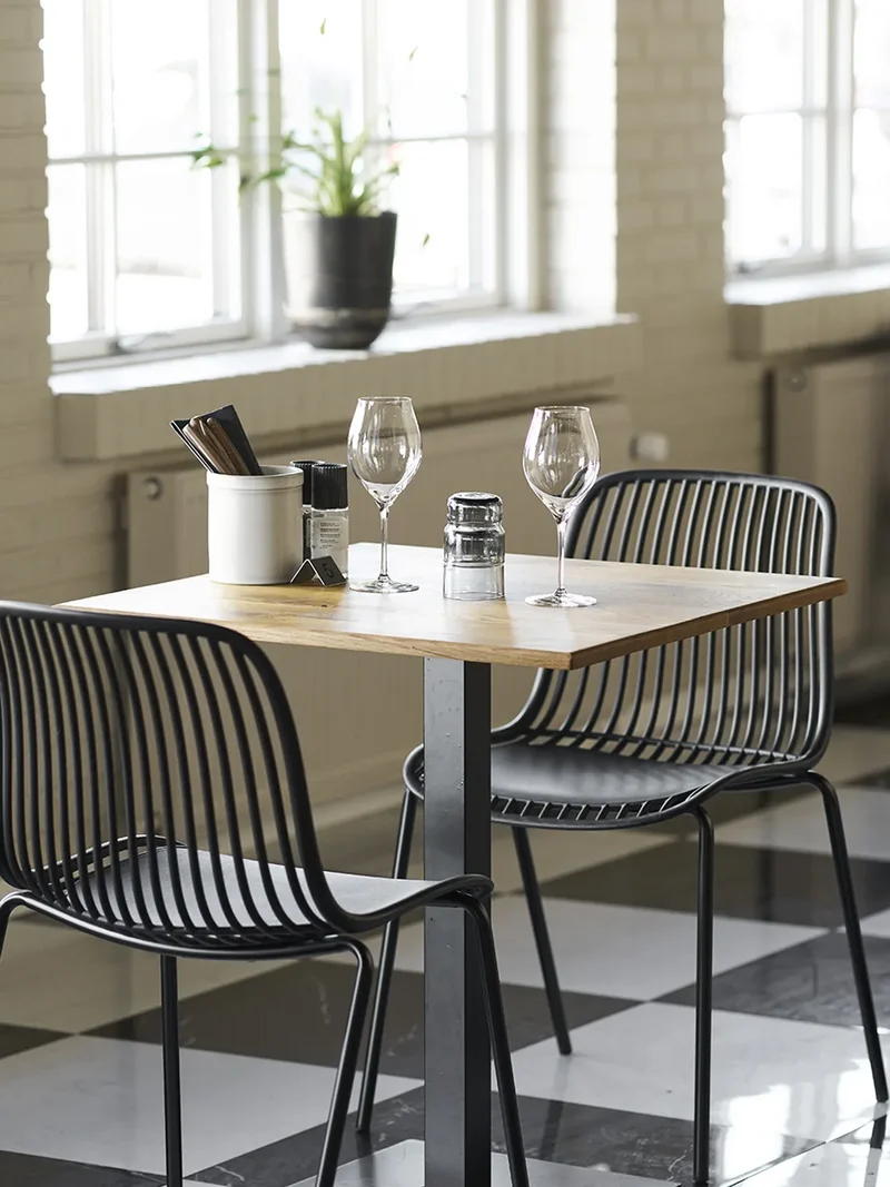 Lignano Café-Tisch Eiche, schwarzes Metallgestell