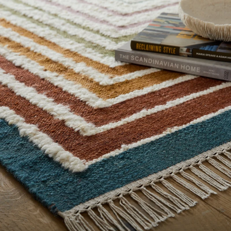Flachgewebe-Teppich Bouclé-Frame · 74 % Wollanteil · handgewebt mit Fransen