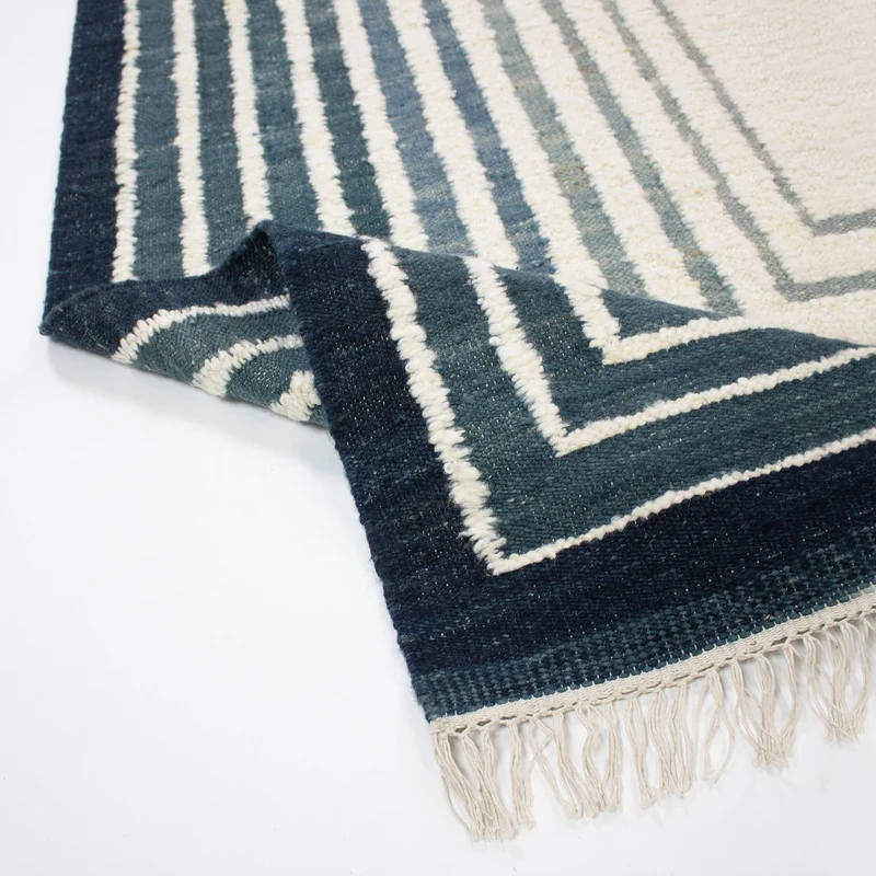Flachgewebe-Teppich Bouclé-Frame · 74 % Wollanteil · handgewebt mit Fransen