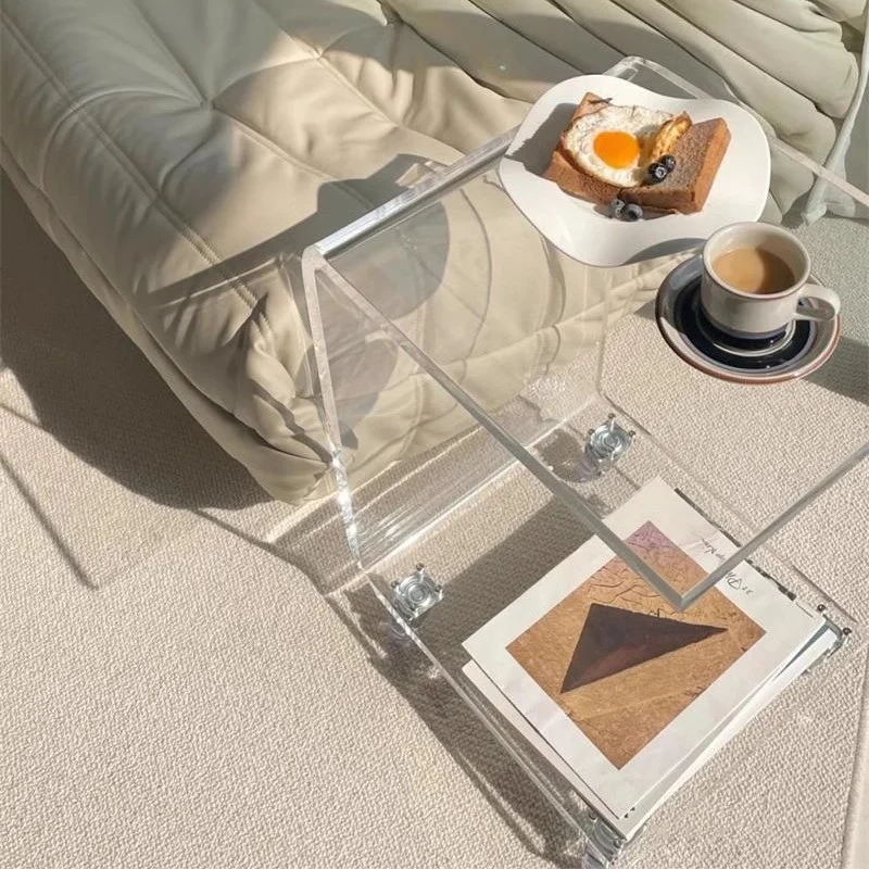 C-förmiger Acryl-Akzenttisch mit Rollen