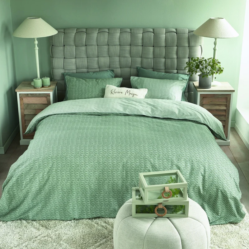 Pacifica Bed Cabine, left