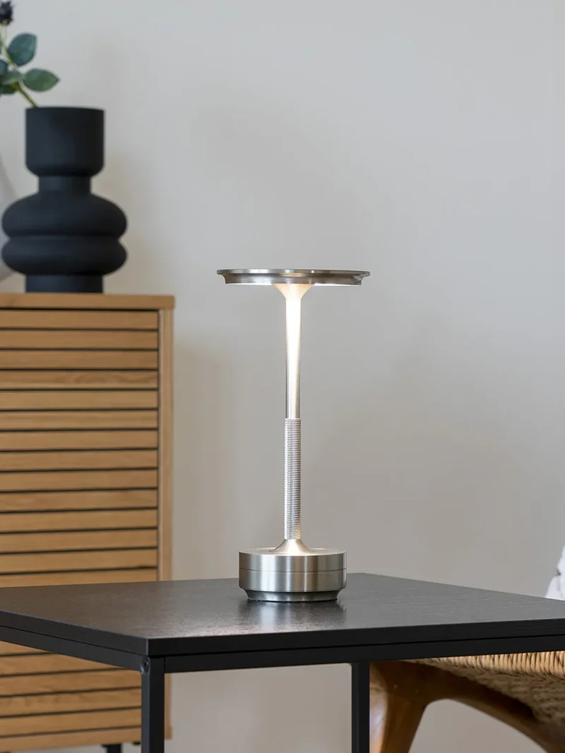 Lyneham LED-Tischleuchte silber, aufladbar