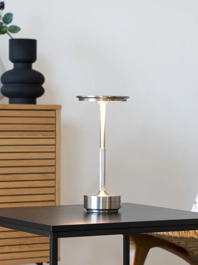 Lyneham LED-Tischleuchte silber, aufladbar