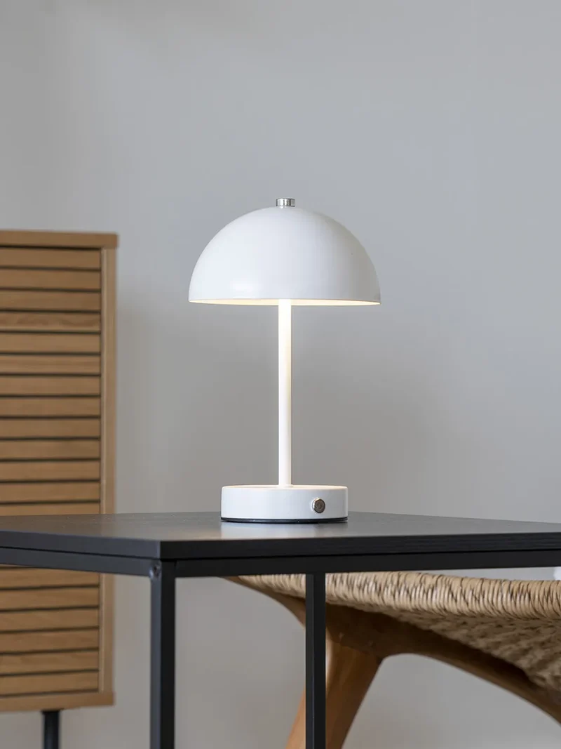 Holt LED-Tischleuchte weiß/Stahl, aufladbar