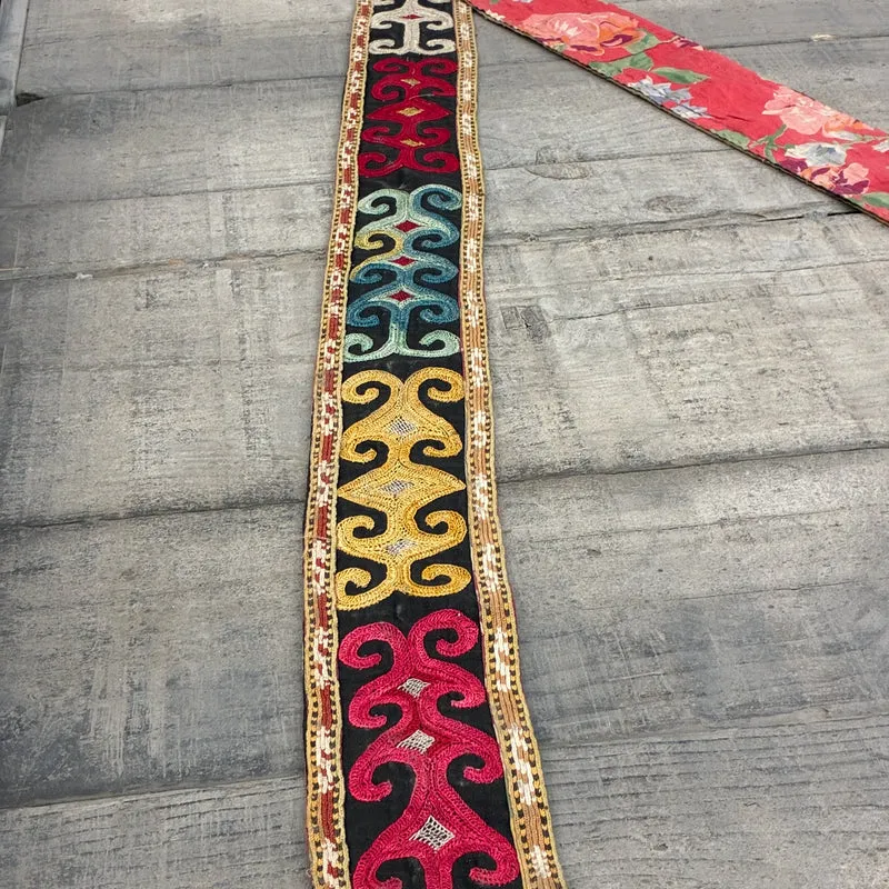 Orientalisches Zierband Kelim Wandbehang Nomaden Stoffband Rot Blumen Borde Gebraucht