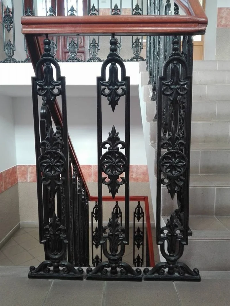 Casa Padrino Gusseisen Geländerstab Schwarz 25 x H. 83 cm - Prunkvoller Treppen Zierstab mit Ornament - Balkon & Treppen Geländer