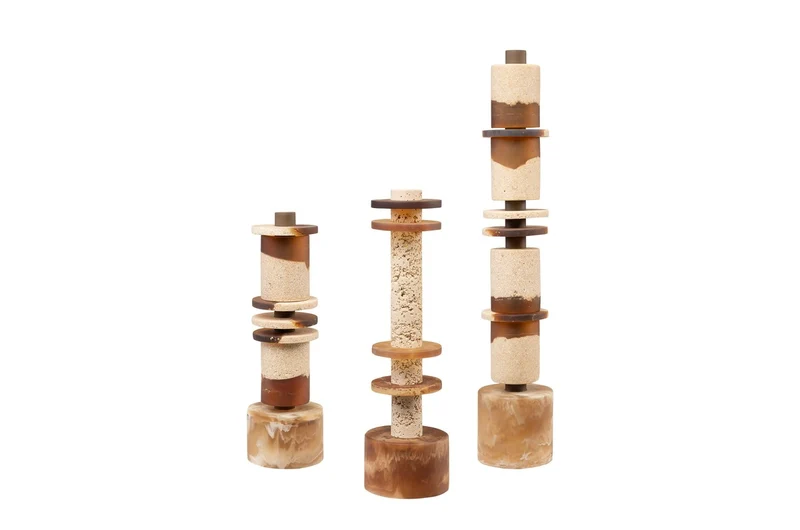 Casa Padrino Luxus Deko Objekt Cremeweiß / Braun Ø 12,1 x H. 42,5 cm - Skulptur Strata aus Kunstharz und Sand - Luxus Deko Accessoires