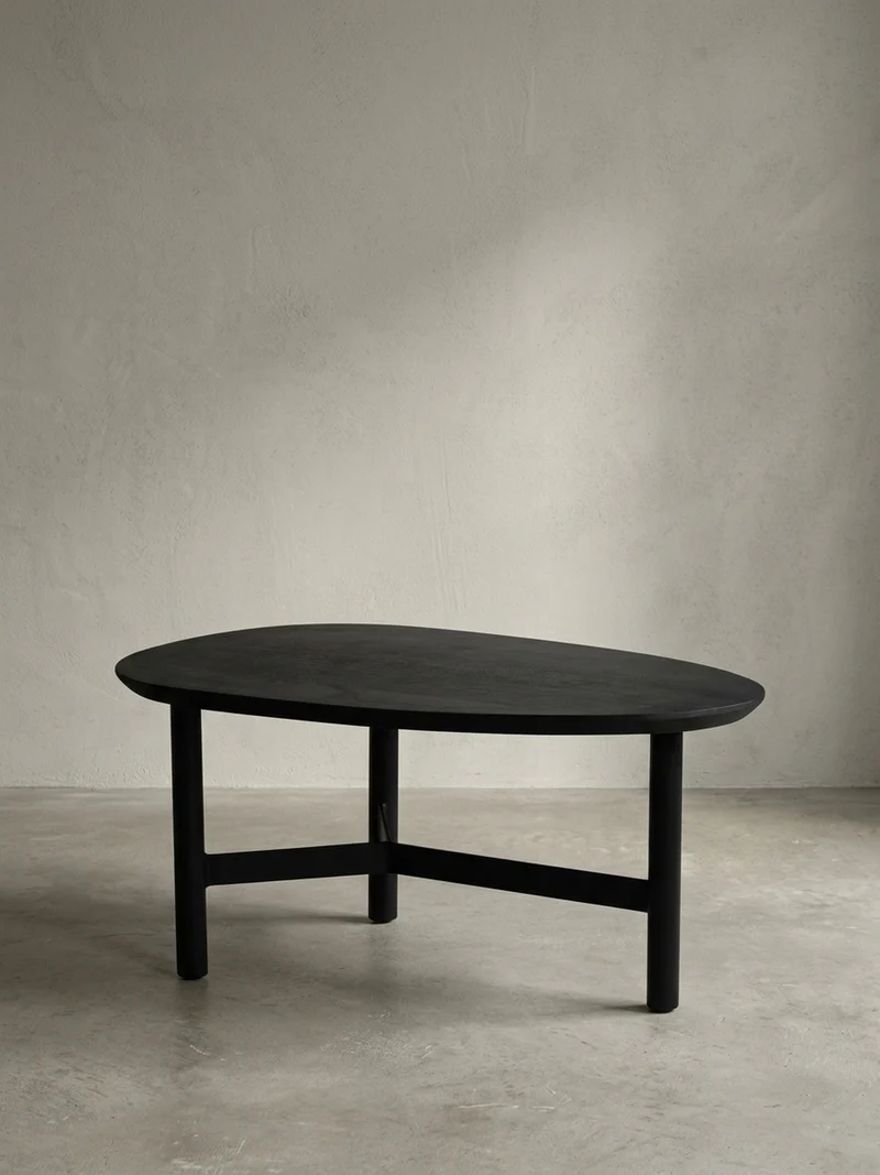 Couchtisch Mango Massivholz in Schwarz, Nierenform, 86x50x37 cm