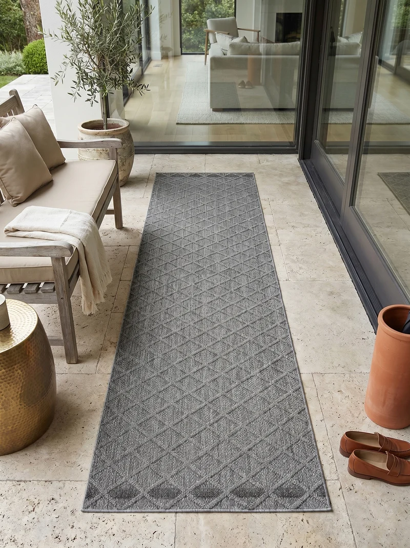 Outdoor-Teppich Feinraute mit Bordüre – Waschbar, Wetterfest & Elegant für Terrasse