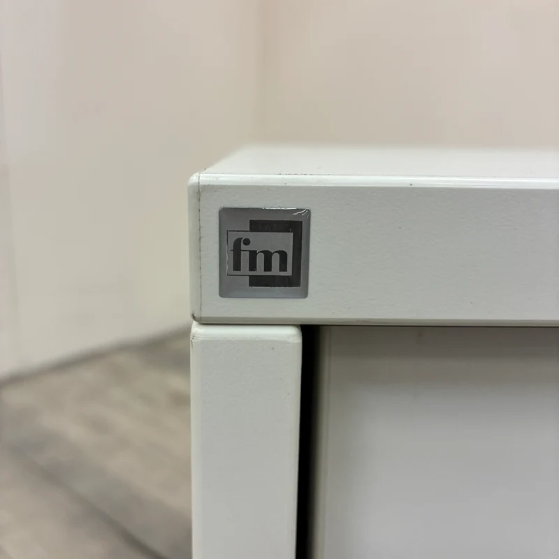 FM Schiebetürenschrank Weiß 100x80 Holz mit Schiebetüren Highboard Gebraucht