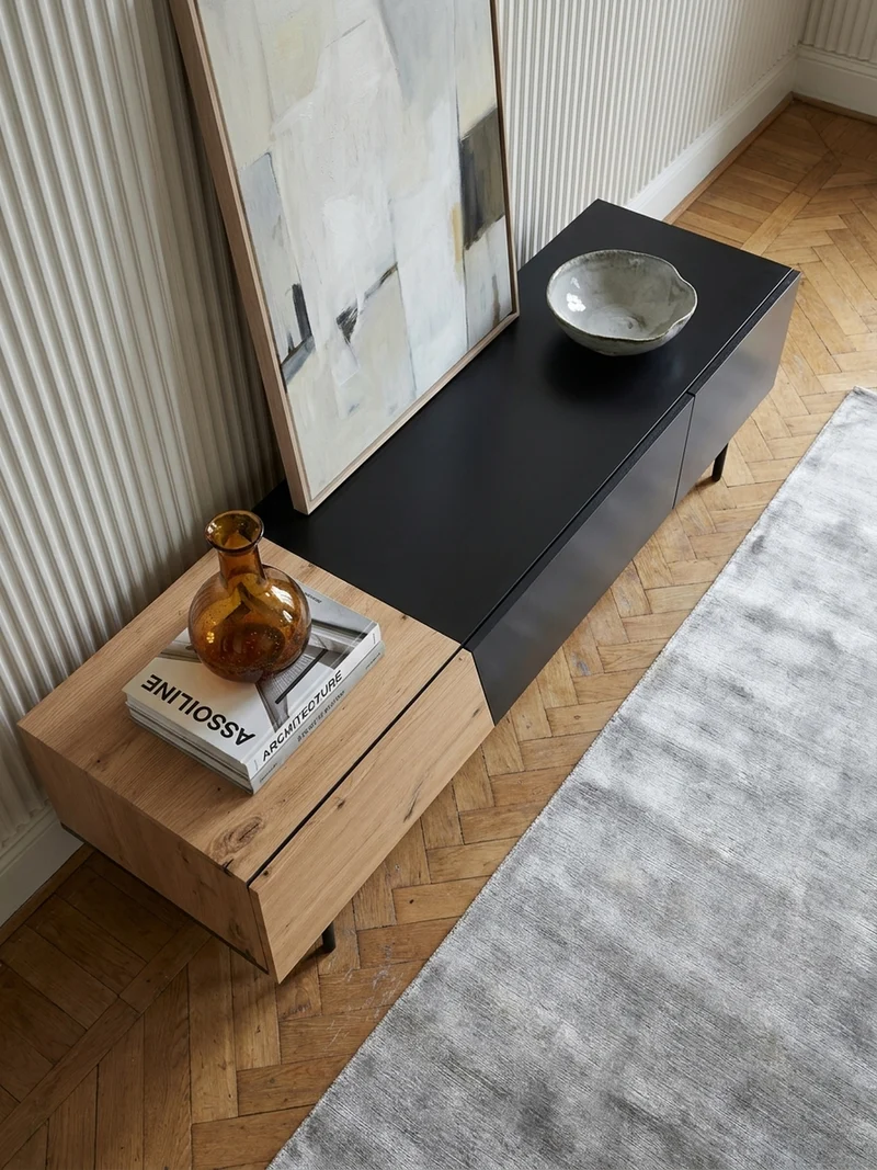 TV-Lowboard mit Marmor/Eiche-Dekor, Türen und Schublade, modern