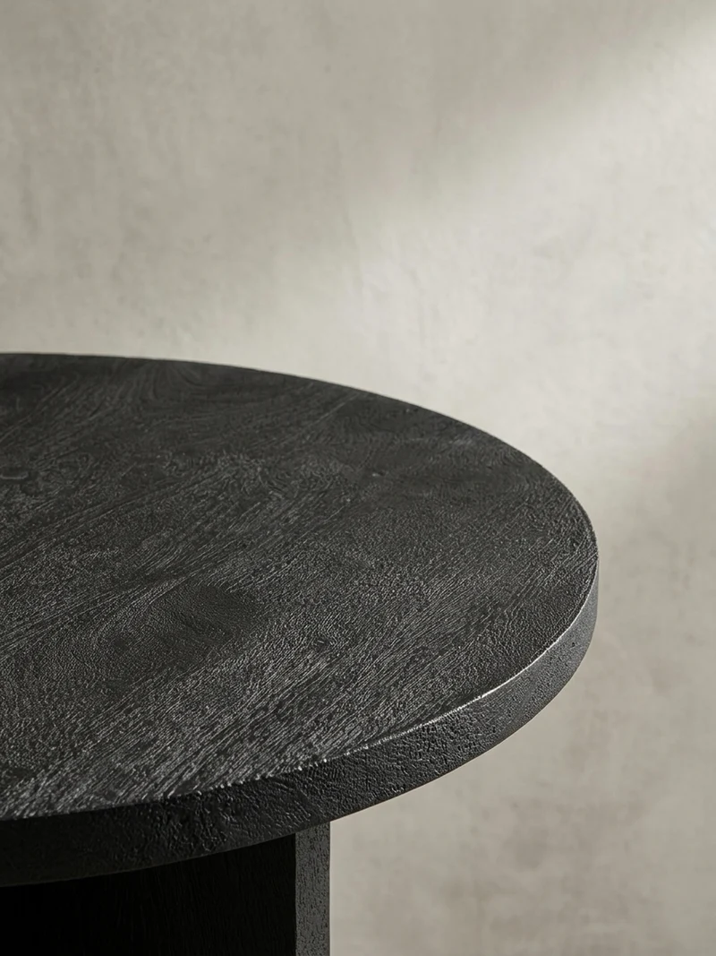 Couchtisch rund in Schwarz, aus Massivholz Mango, 60x60x33cm, Dreibein-Design, Niedrig, Modern, mit Naturholzmaserung