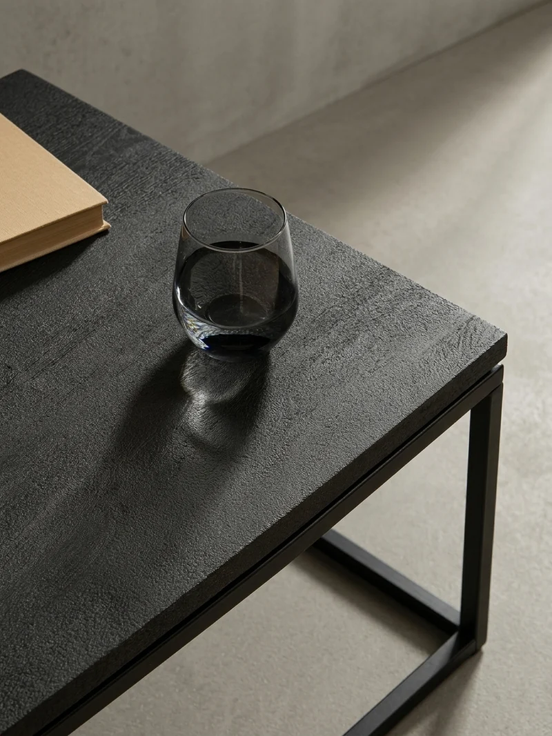 Couchtisch aus Mango Massivholz und Metall, Quadratisch, Natürliche Holzmaserung, Moderner Stil