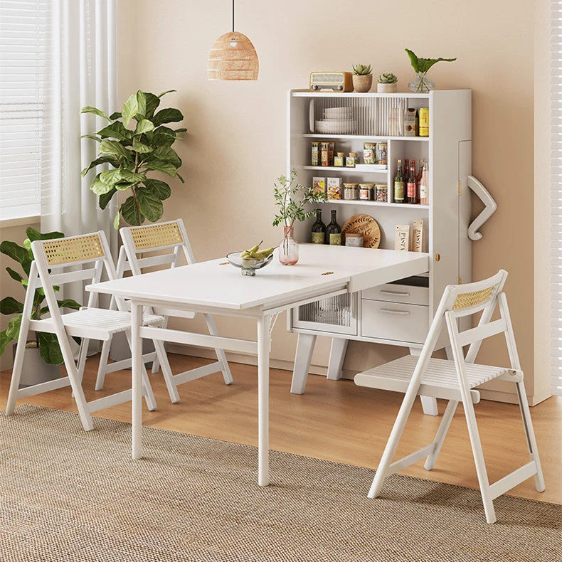 Platzsparender Sideboard-Tisch mit Klappstühlen