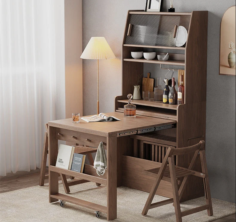 Stallschrank mit ausziehbarem Tisch und Klappstühlen