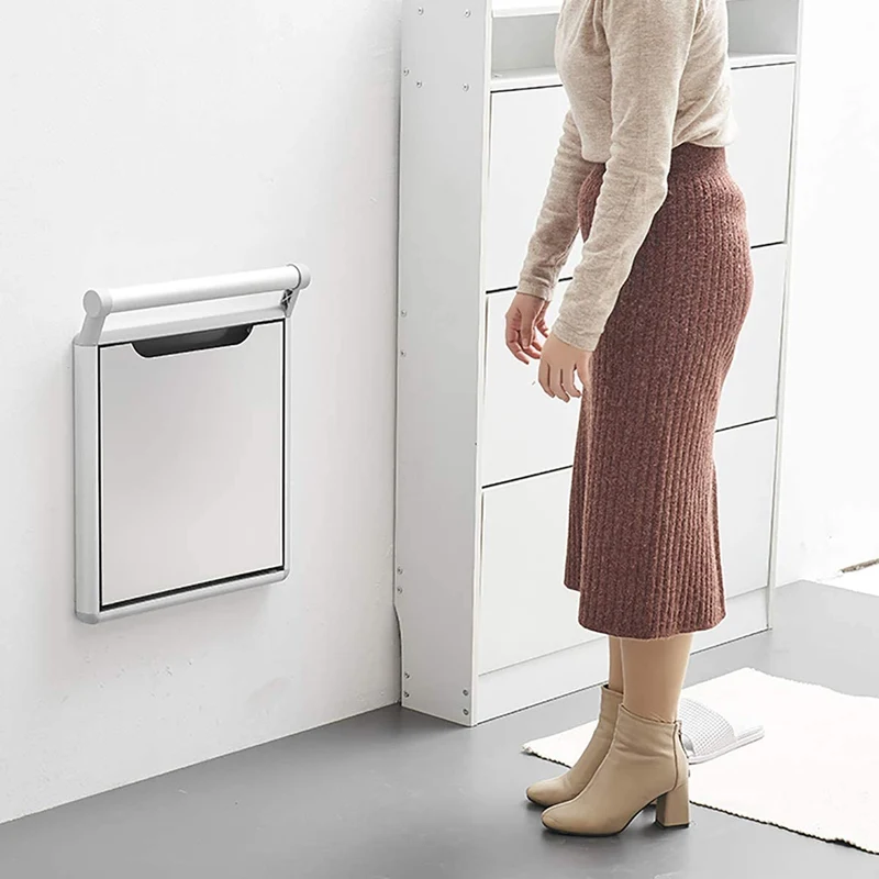 An der Wand befestigter, verdeckter Schuhwechselhocker