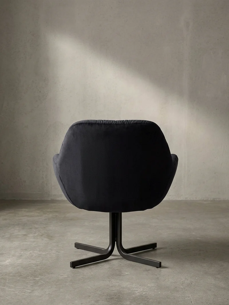 Loungesessel Samt mit Armlehnen und Metallgestell, gepolsterter Schalensitz, Beige 64x68x74 cm