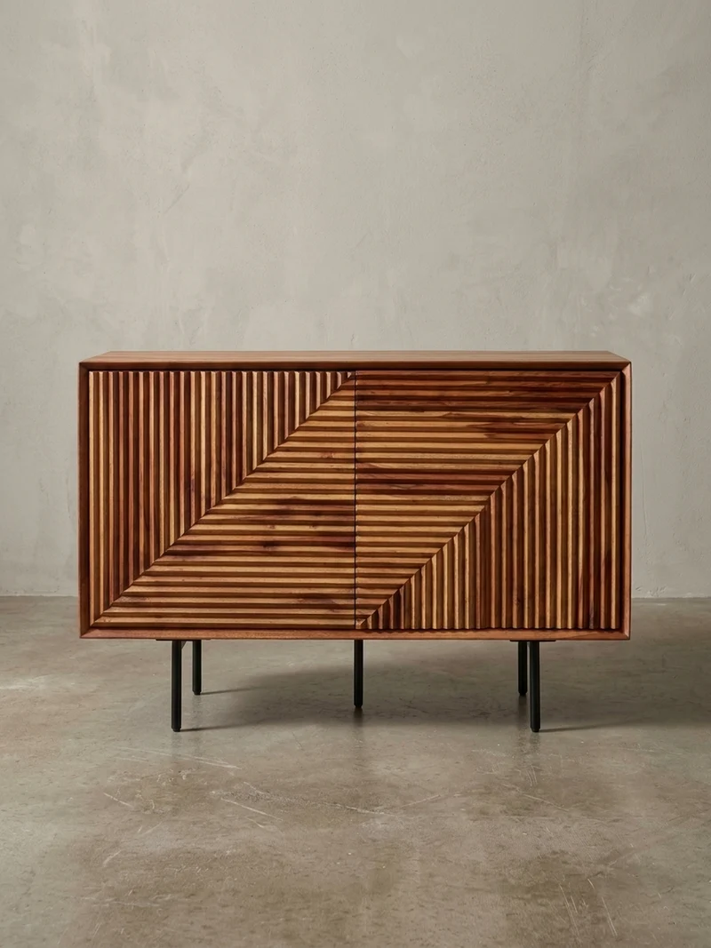 Sideboard – "Harmony", Massivholz mit Metalldetails, viel Stauraum