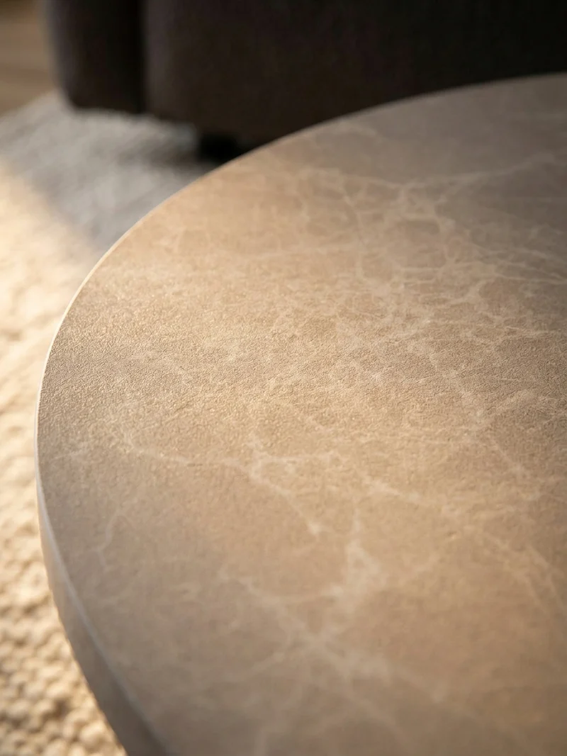 Couchtisch rund in Stein-Optik – modernes Design