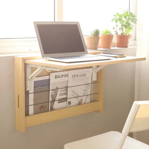 An der Wand befestigter faltbarer Schreibtisch mit Lagerregal