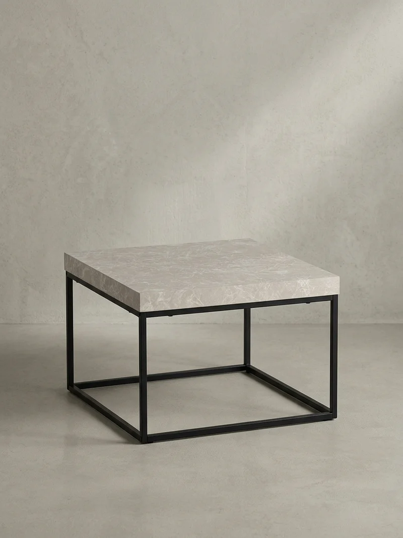 Couchtisch in Stein-Optik mit Metallbeinen im modernen Design