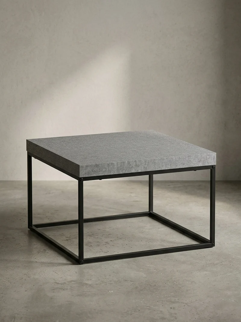 Couchtisch in Stein-Optik mit Metallbeinen im modernen Design
