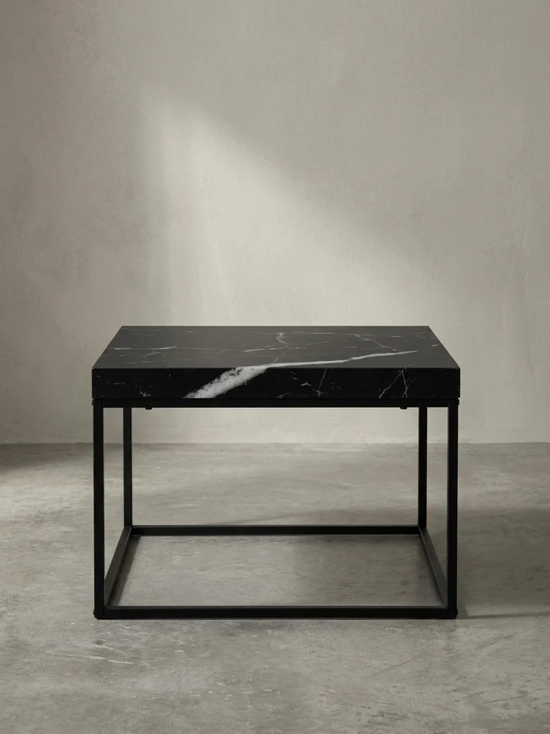 Couchtisch in Stein-Optik mit Metallbeinen im modernen Design