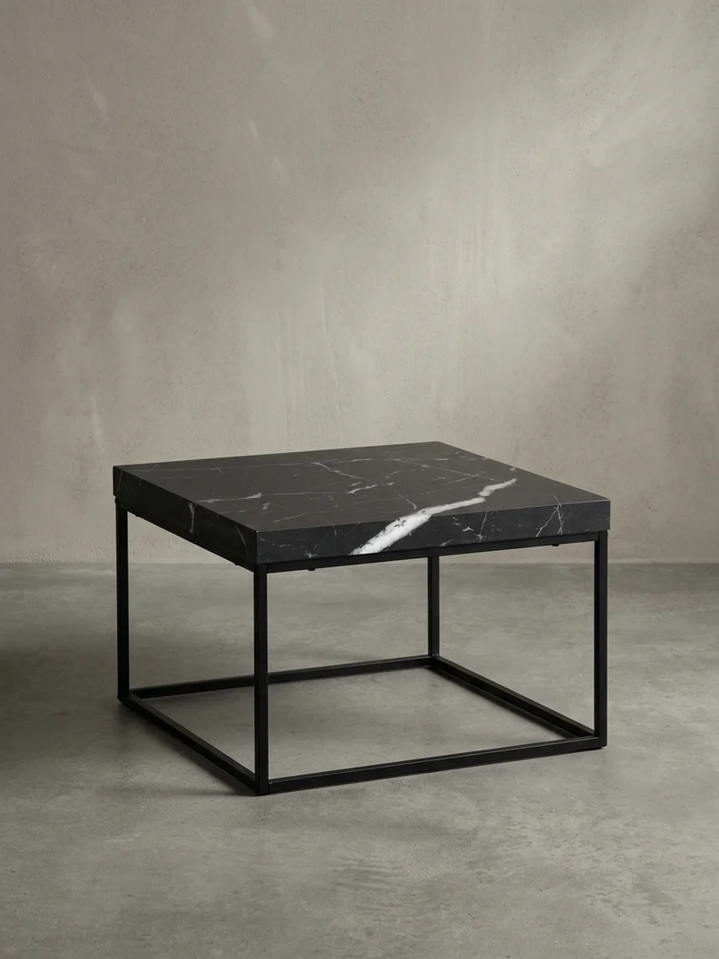 Couchtisch in Stein-Optik mit Metallbeinen im modernen Design